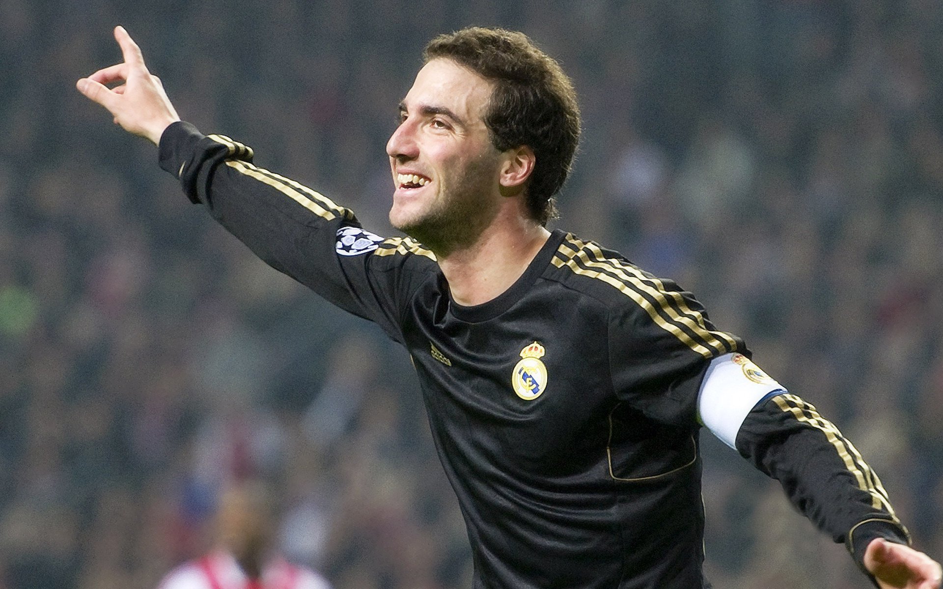 萨拉赫回归赛场，首战惊艳，日本观众沸腾！